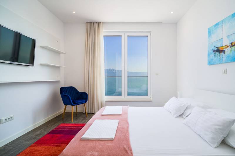 Beachfront Apartment Lemonade with Pool III Trogir