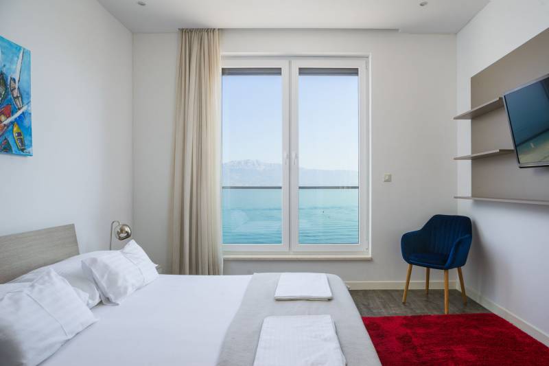 Beachfront Apartment Lemonade with Pool III Trogir