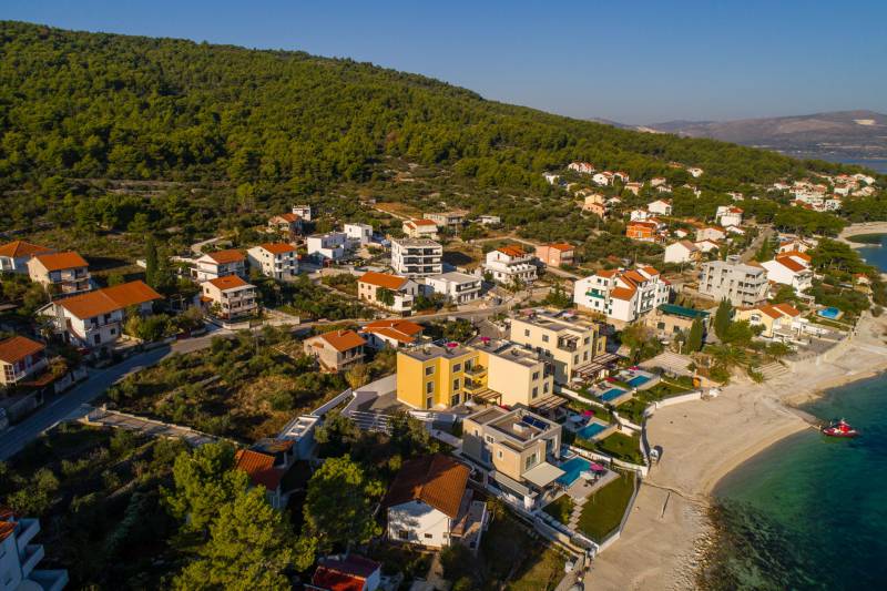 Beachfront Apartment Lemonade with Pool III Trogir