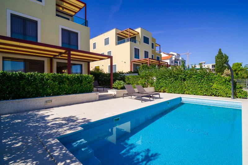 Beachfront Apartment Lemonade with Pool V Trogir
