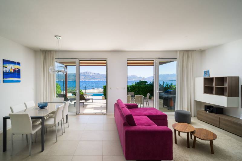 Beachfront Apartment Lemonade with Pool V Trogir