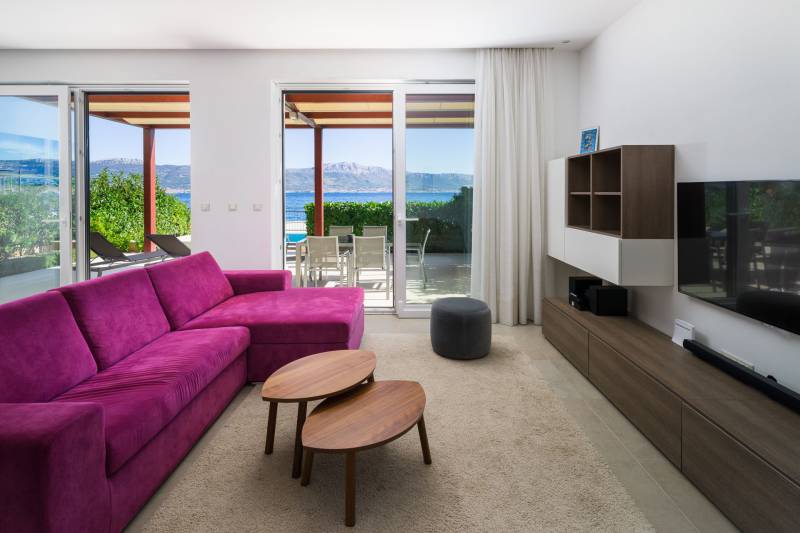 Beachfront Apartment Lemonade with Pool V Trogir