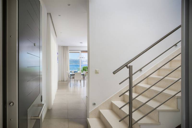 Beachfront Apartment Lemonade with Pool V Trogir