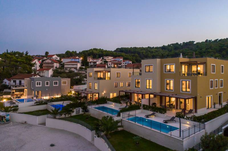 Beachfront Apartment Lemonade with Pool V Trogir