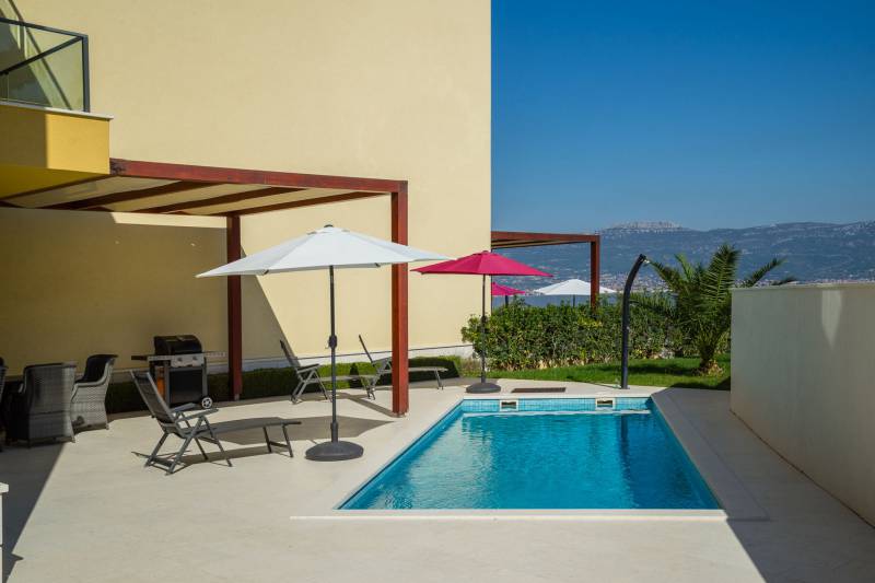 Ferienwohnung Lemonade mit Pool am Strand VII Trogir