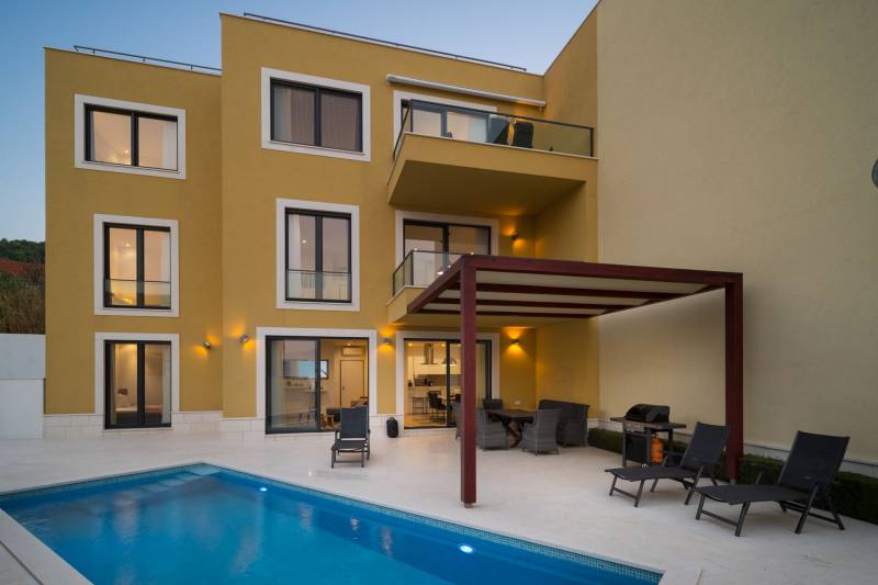 Beachfront Apartment Lemonade VIII Trogir