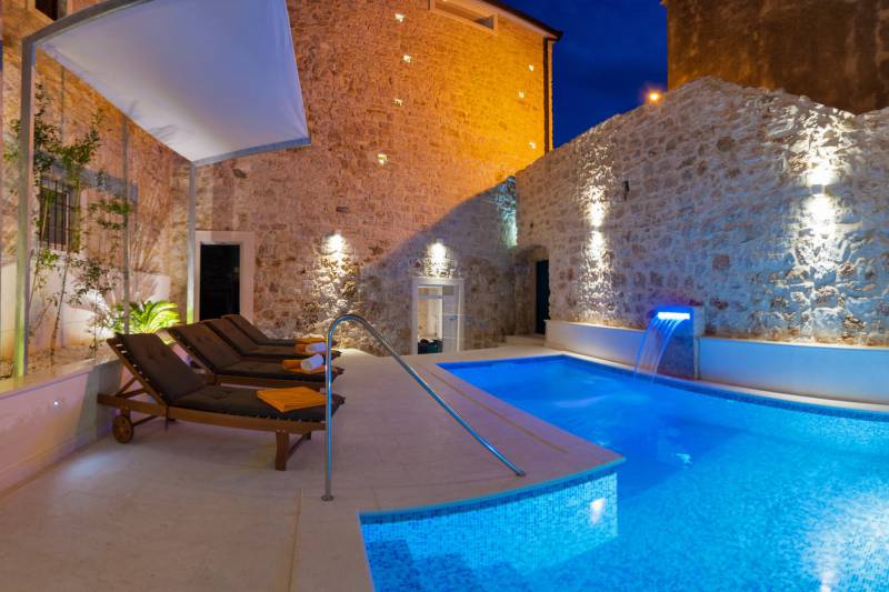 Luxury Villa Old Story with Swimming Pool