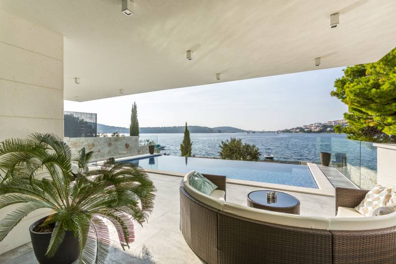 Villa Arinna with Swimming Pool Primošten