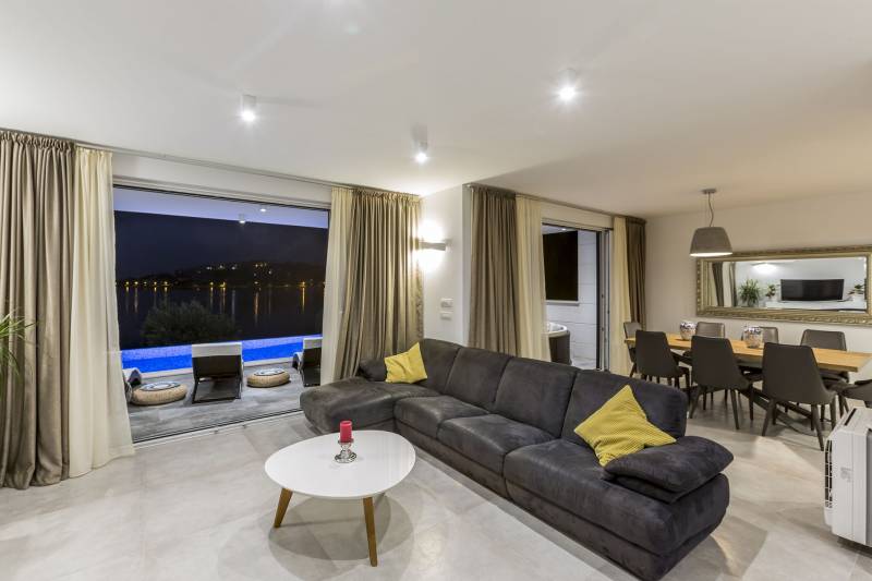 Villa Arinna with Swimming Pool Primošten