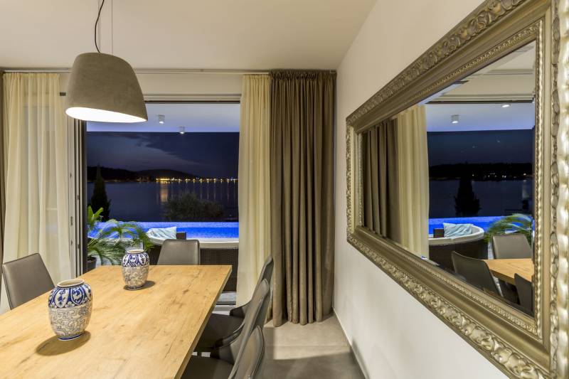Villa Arinna with Swimming Pool Primošten