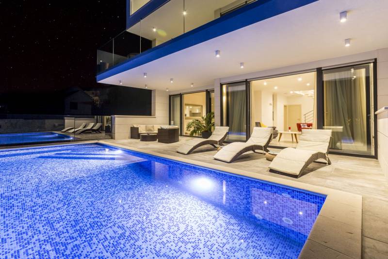 Villa Arinna with Swimming Pool Primošten