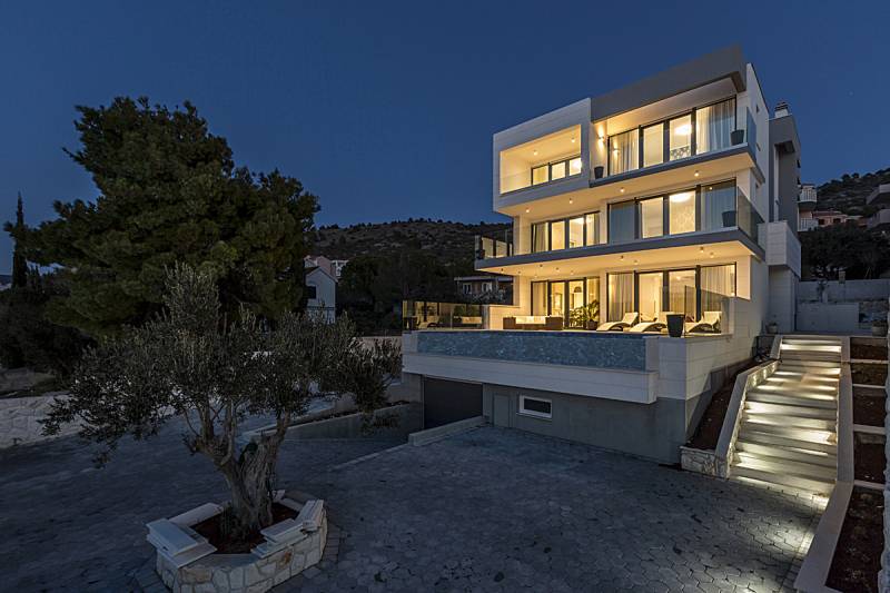 Villa Arinna with Swimming Pool Primošten