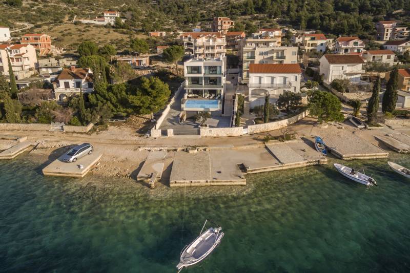 Villa Arinna with Swimming Pool Primošten