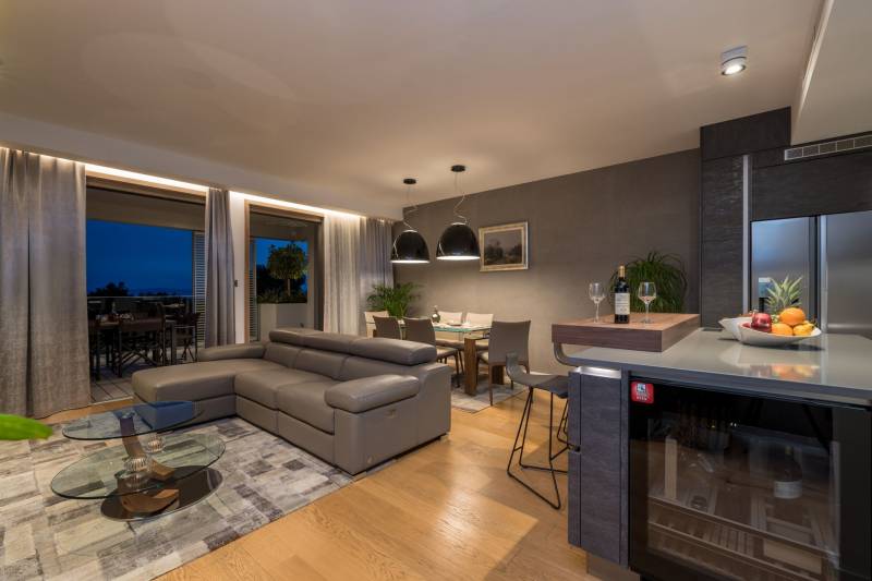 Luxury Residence Gabriela with Pool Split