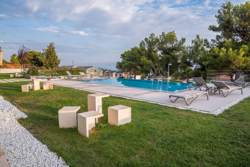 Luxury Residence Gabriela with Pool Split