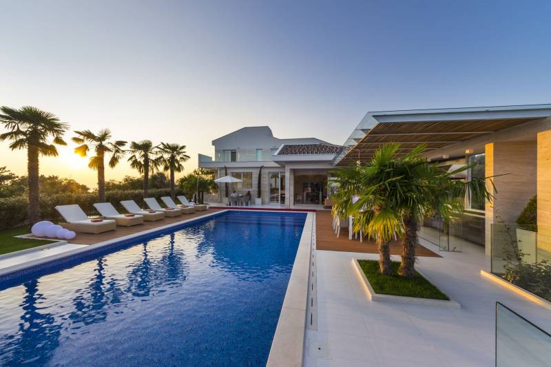 Luxury Villa Beyond with Pool Pag