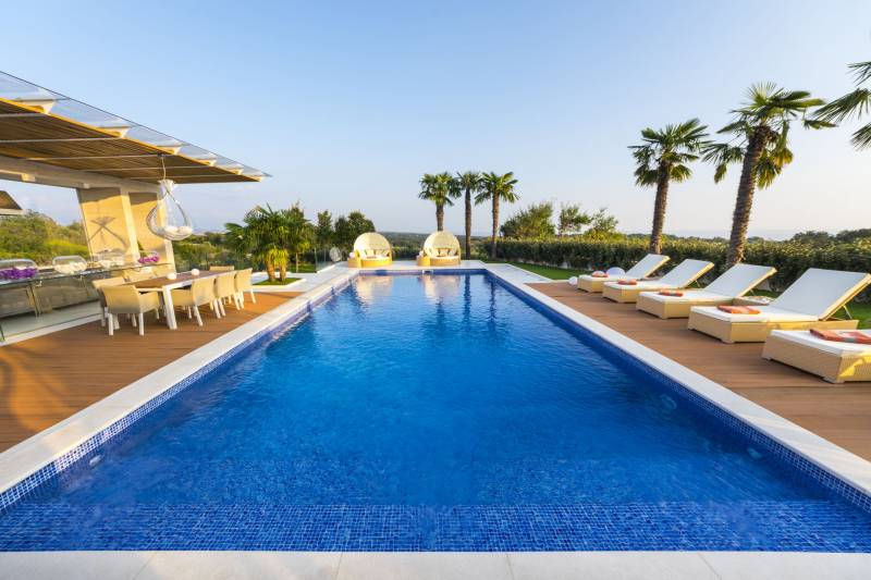 Luxury Villa Beyond with Pool Pag