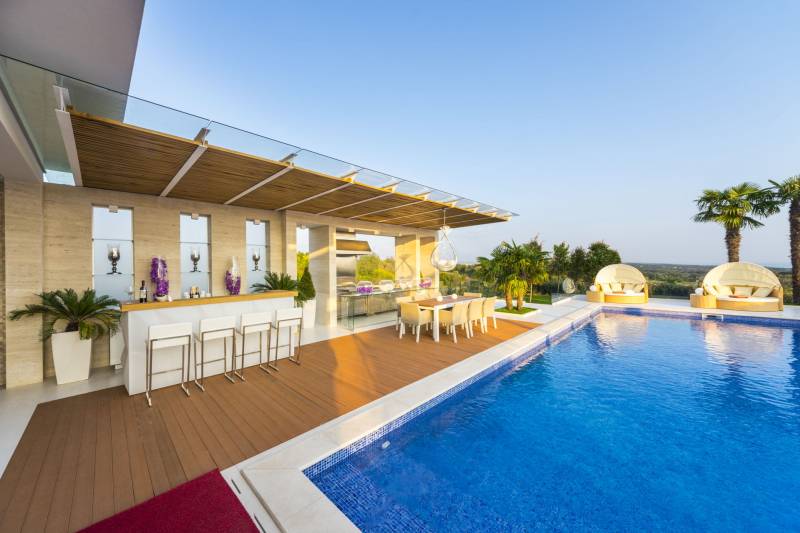 Luxury Villa Beyond with Pool Pag