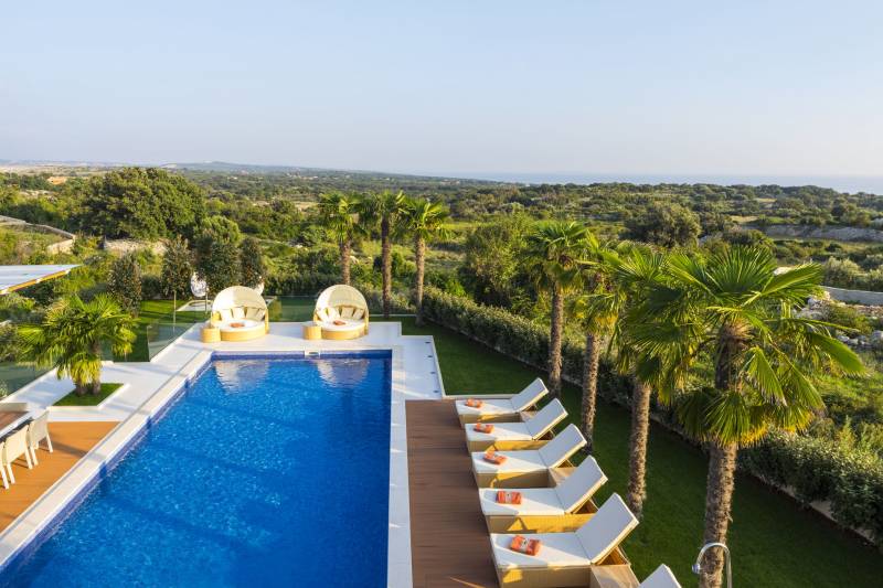 Luxury Villa Beyond with Pool Pag