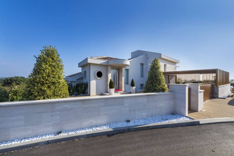 Luxury Villa Beyond with Pool Pag
