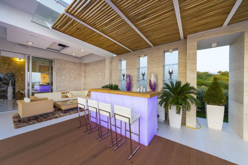 Luxury Villa Beyond with Pool Pag