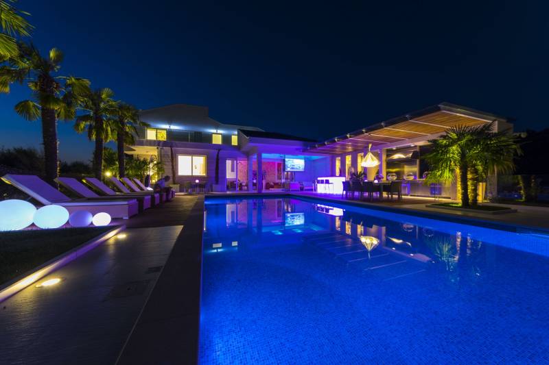 Luxury Villa Beyond with Pool Pag