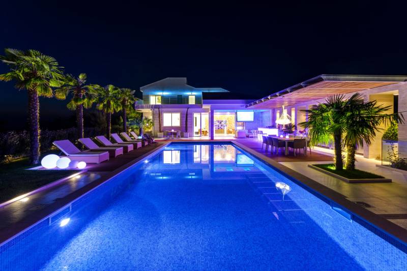 Luxury Villa Beyond with Pool Pag