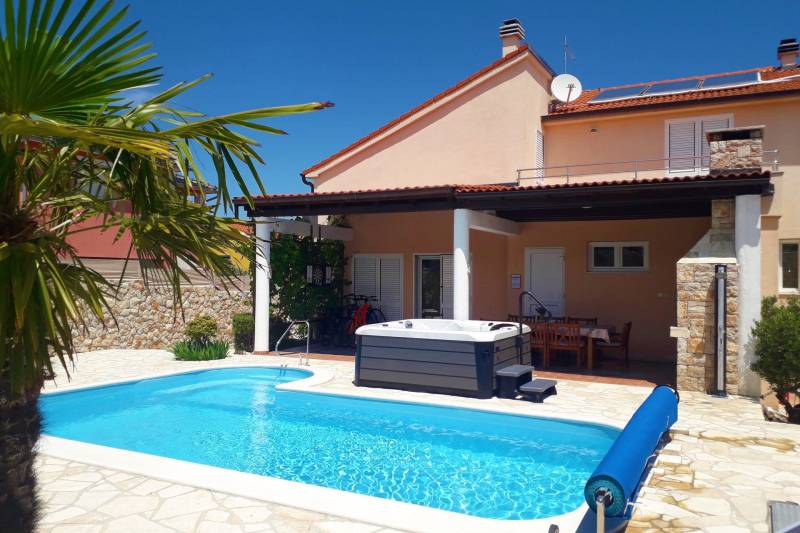 Villa Anfiteatro Adriatico with Pool