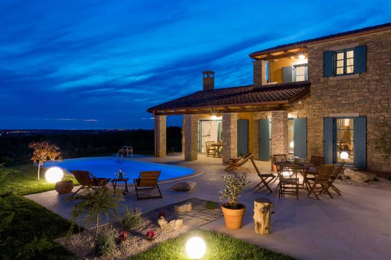 Villa Figaro with a pool near Umag in Istria