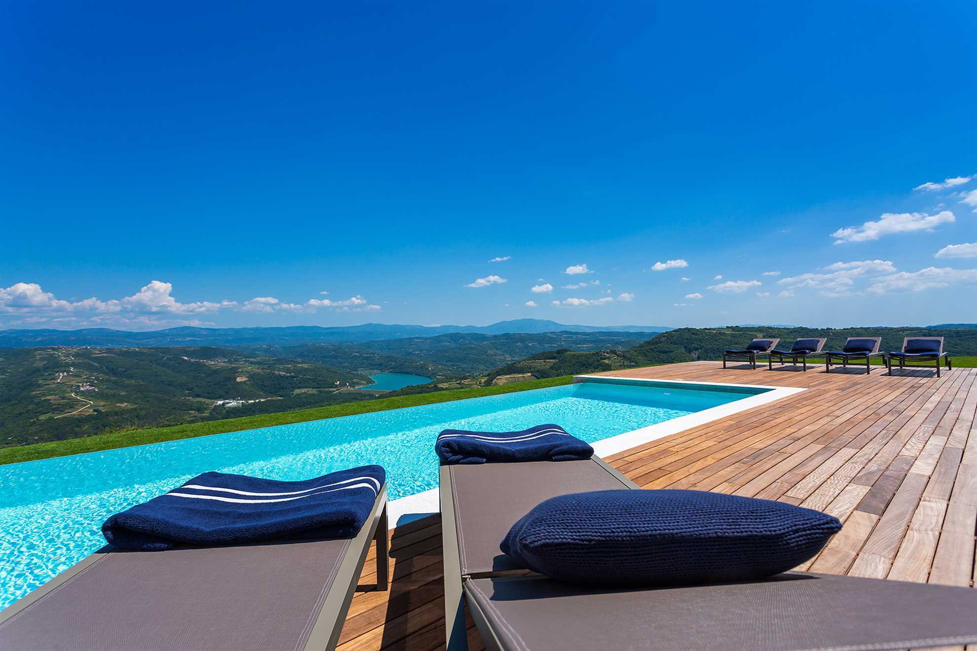 Villa Grand Horizon with Pool