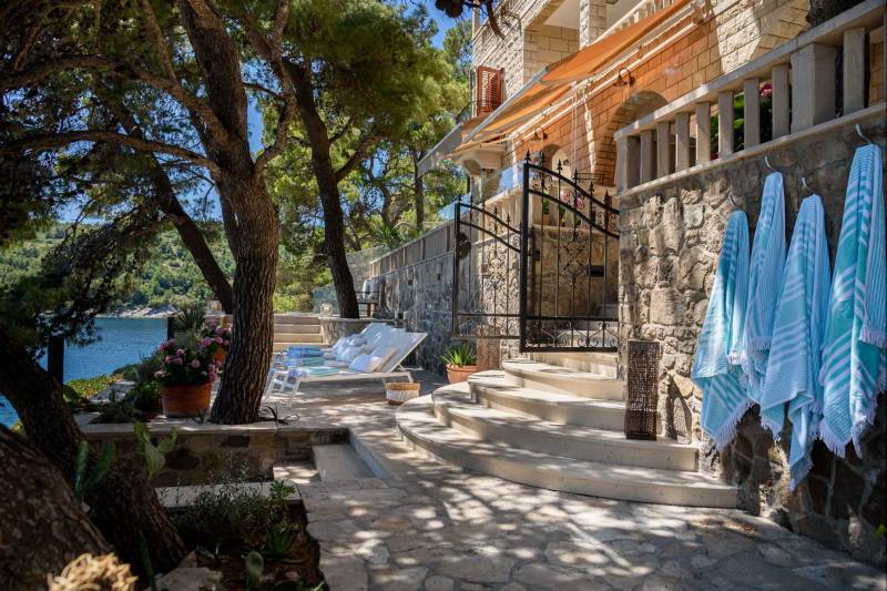 Luxury Villa Sounds of Nature with Pool Brač
