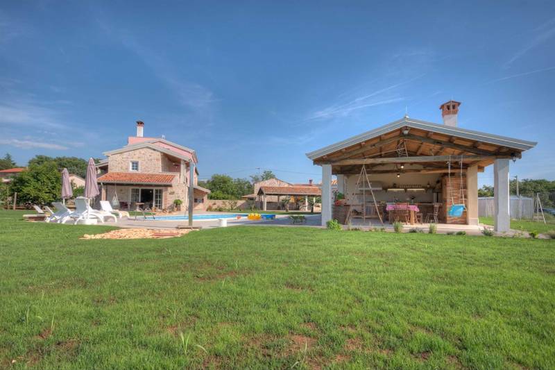 Villa Manuella with Pool Umag