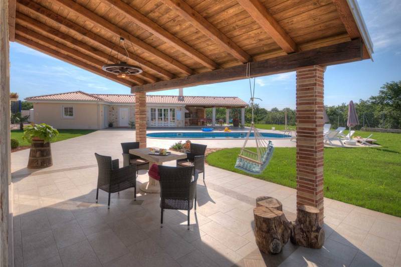 Villa Manuella with Pool Umag