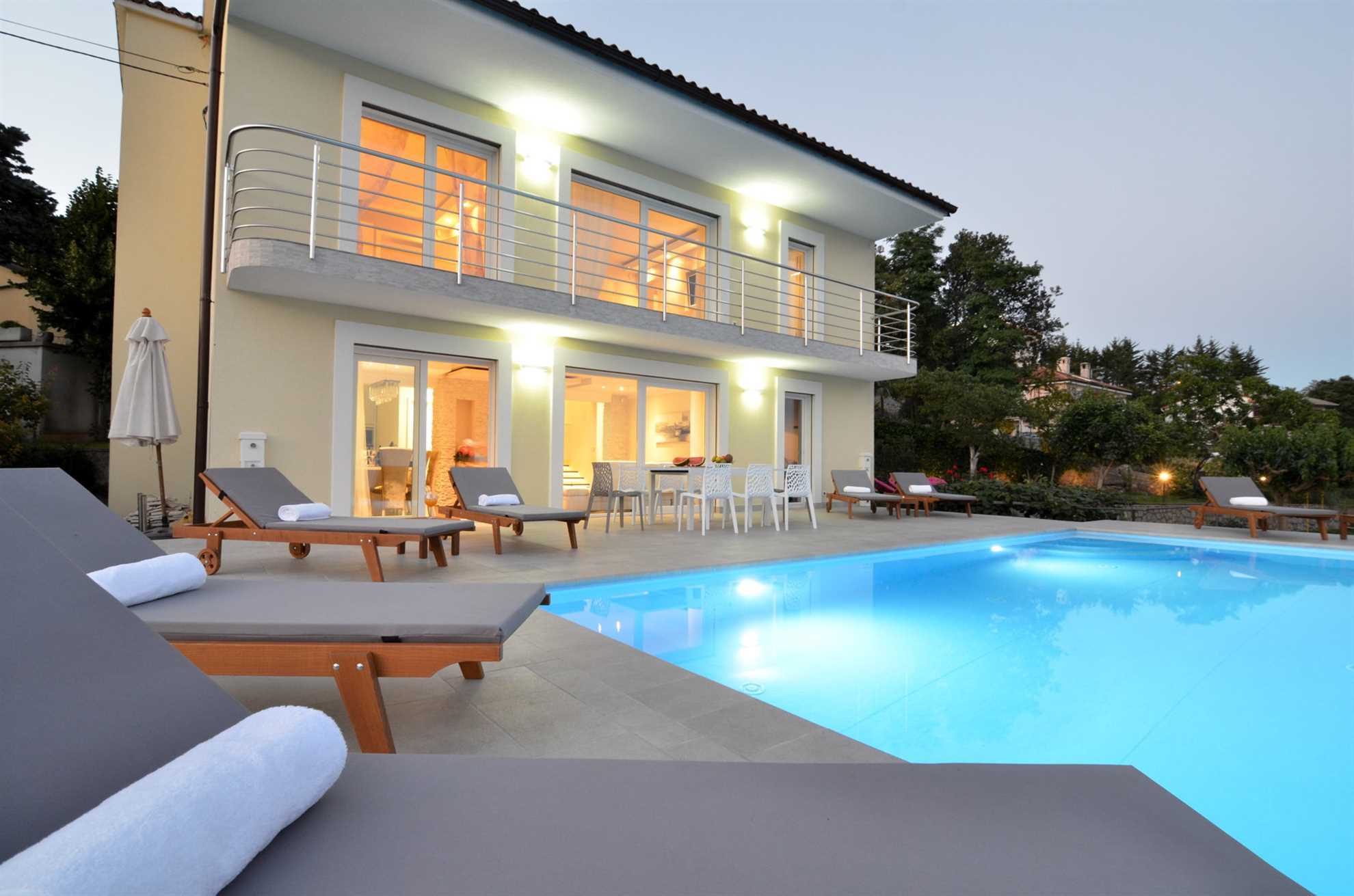 Villa Luminosa with Heated Pool