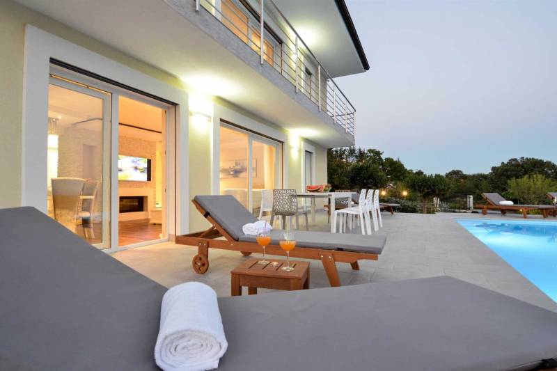 Villa Luminosa with Heated Pool Rijeka