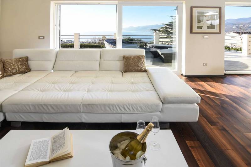 Villa Luminosa with Heated Pool Rijeka