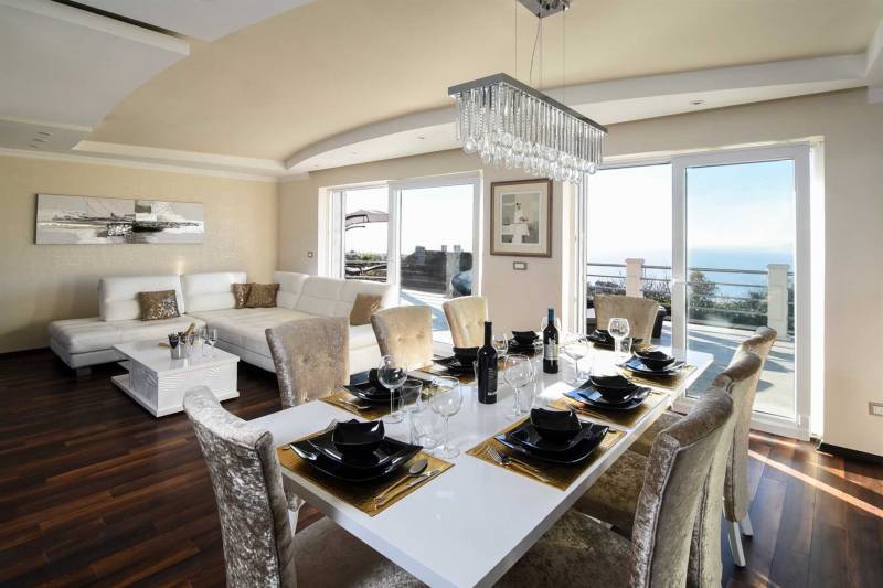 Villa Luminosa with Heated Pool Rijeka