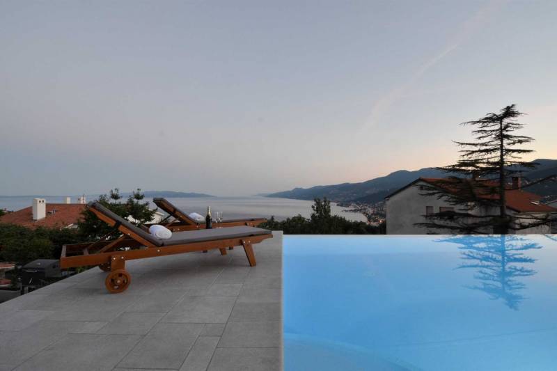 Villa Luminosa with Heated Pool Rijeka
