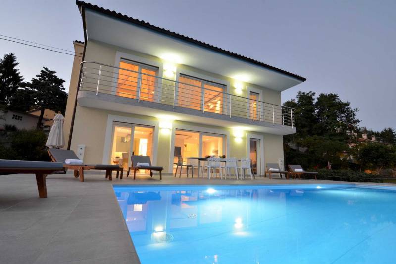 Villa Luminosa with Heated Pool Rijeka