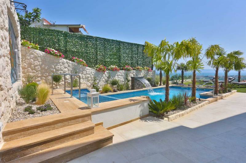 Luxury Villa Fresca with Pool Split