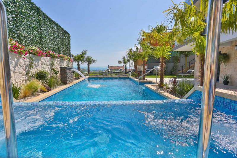 Luxury Villa Fresca with Pool Split