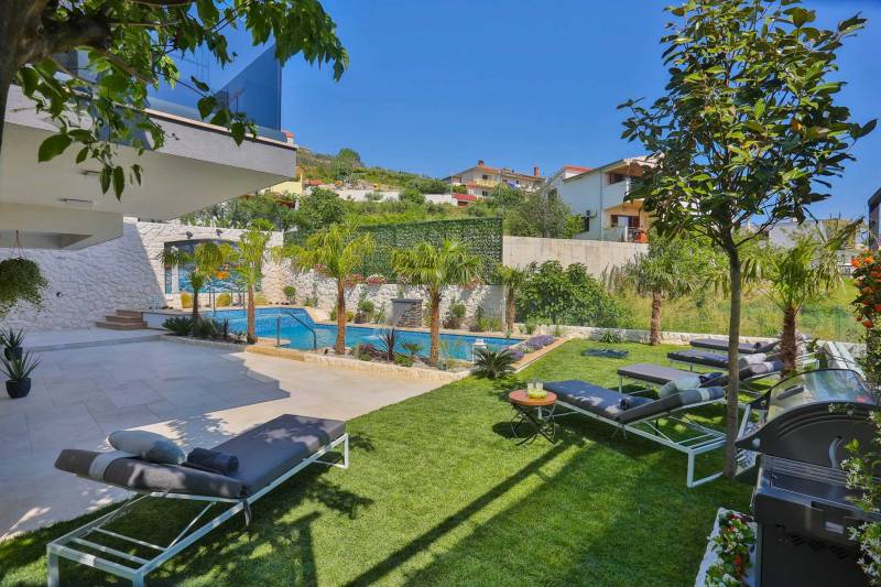 Luxury Villa Fresca with Pool Split