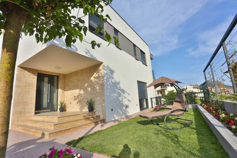 Luxury Villa Fresca with Pool Split