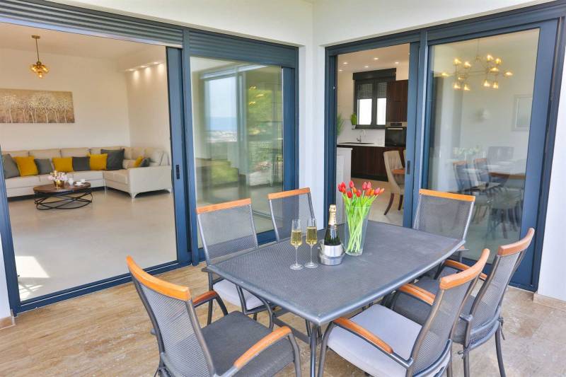 Luxury Villa Fresca with Pool Split