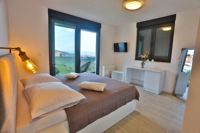 Luxury Villa Fresca with Pool Split