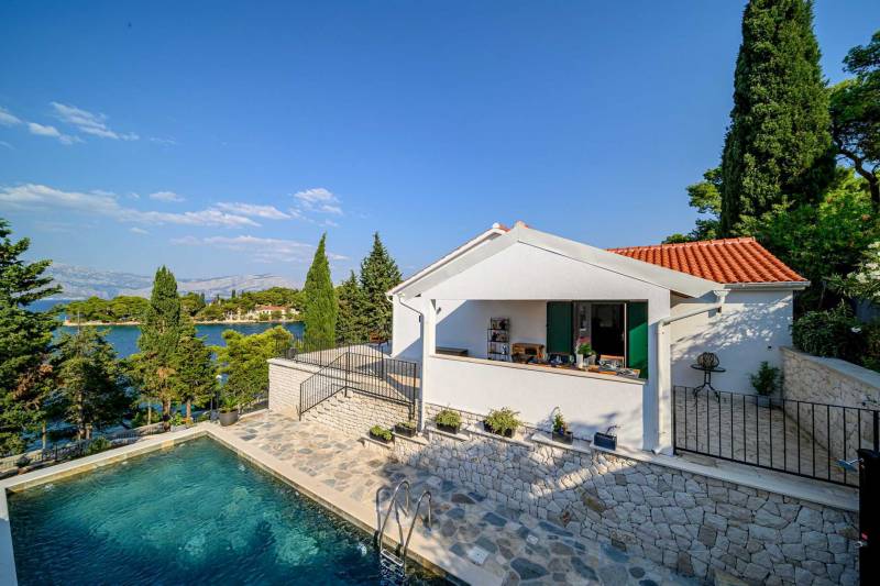 Villa Creativa mit beheiztem Pool Brač
