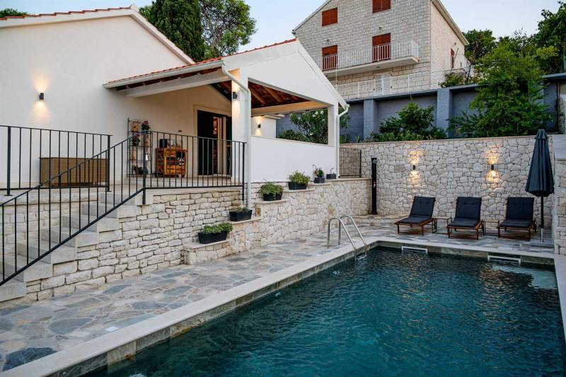 Villa Creativa mit beheiztem Pool Brač