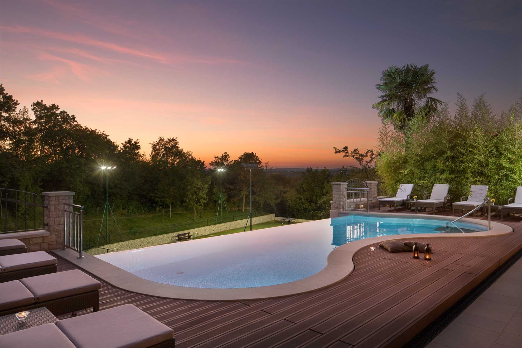 Luxury Villa Retreat with Infinity Pool