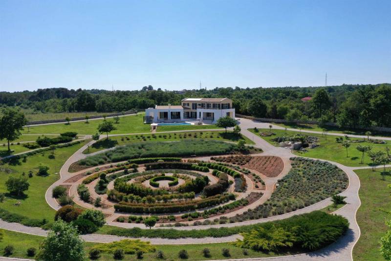 Villa Labyrinth with Pool