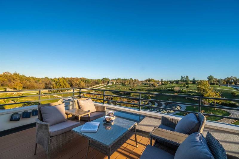 Villa Labyrinth med Basseng Pula